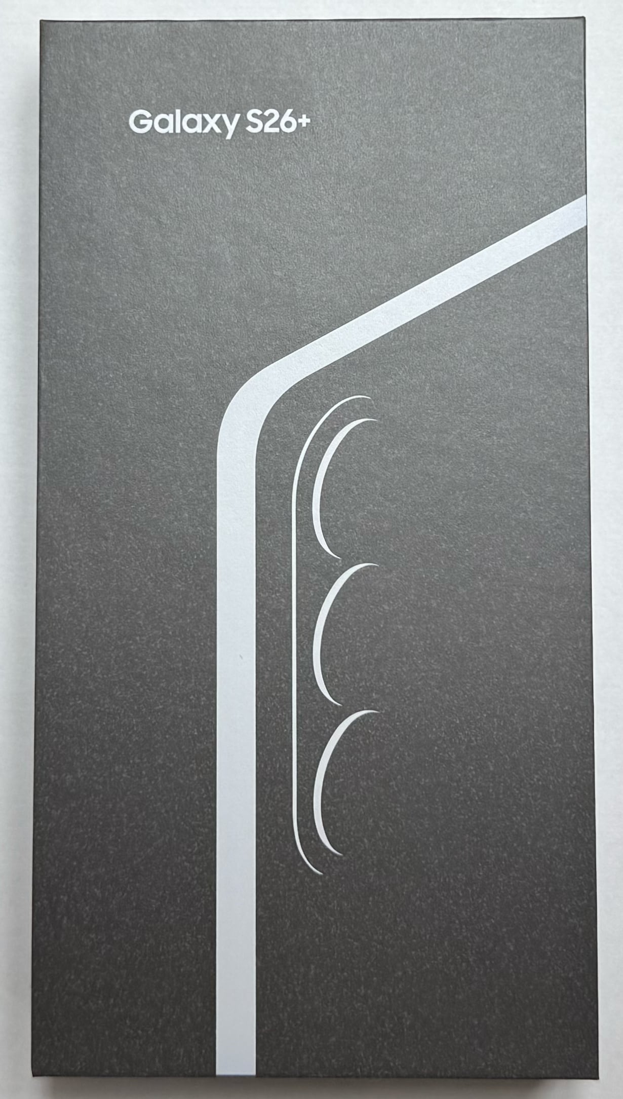 Galaxy S26+ 化粧箱：シックで高級感があります