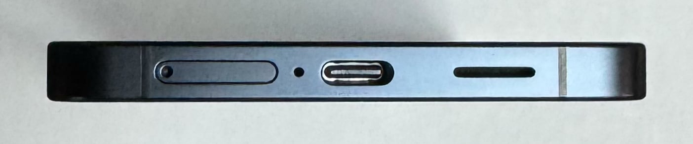 Galaxy S26+底面：シンプルですね