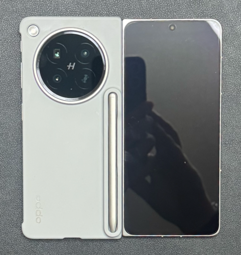 OPPO Find N6：ペン格納カバー付き：かなりゴツいです。