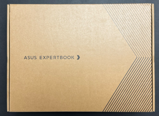 ASUS ExpertBook Ultra:外箱:外箱は「その製品がどれだけ大事にされてきたか」を表します。