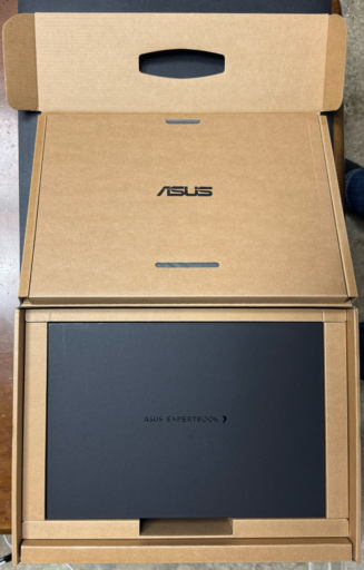 ASUS ExpertBook Ultra:外箱の中に中箱:中箱が格好いいです。